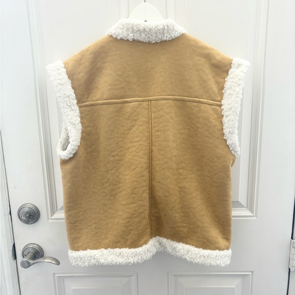 Tuckernuck Hyacinth House Tan Shearling Crosby Vest L - Picture 8 of 13